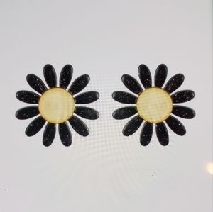 DIVAS LiMiTED Black and Gold Flower Earrings